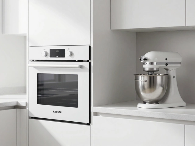 Какую бытовую технику выбрать для белой кухни: лучшие решения для выпечки