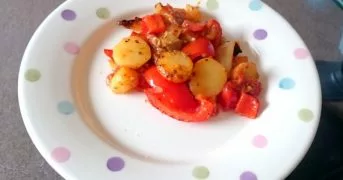 Запеченная картошка с овощами и чили