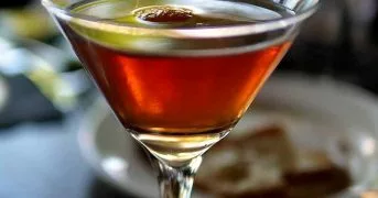 Датский напиток из кураги с корицей и бренди